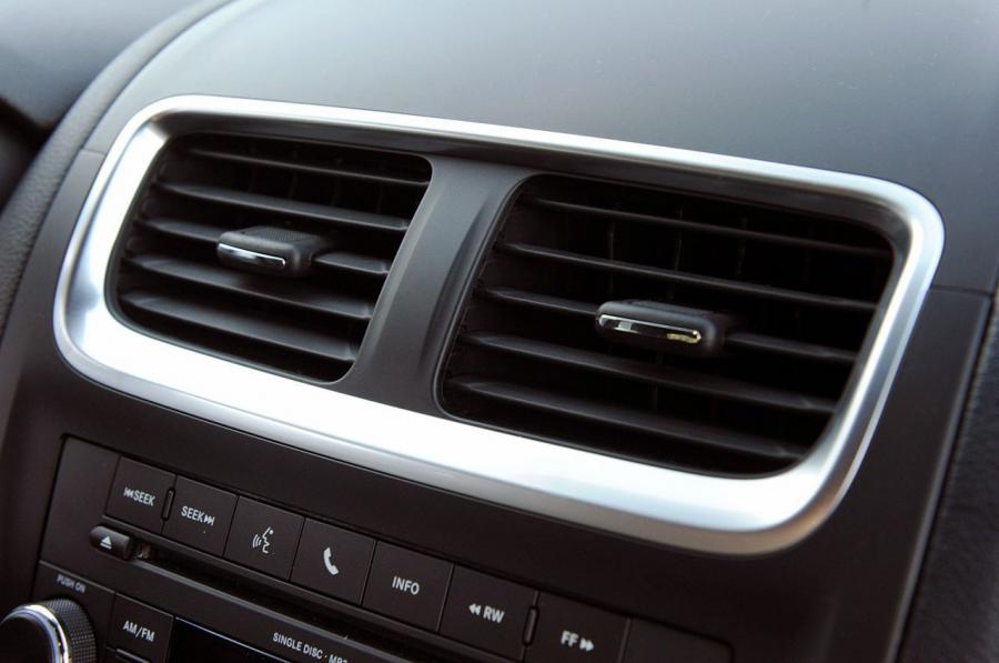  Dodge Avenger 2011 года  (фото 16 из 61)
